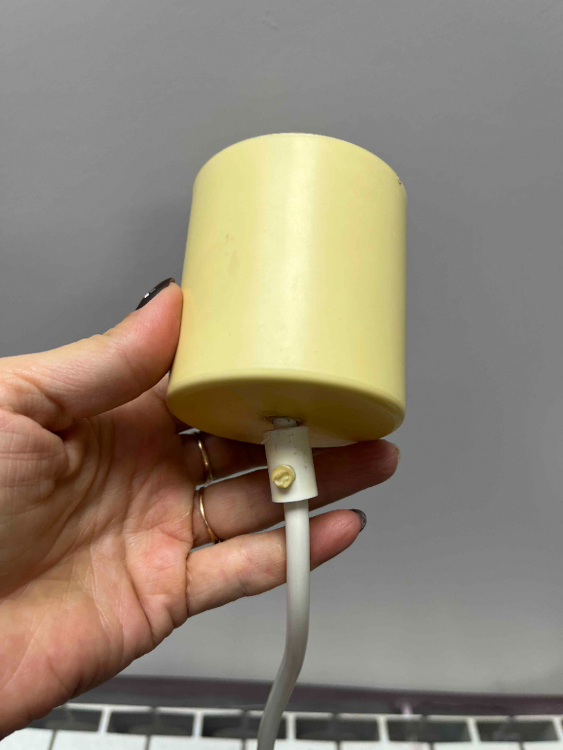 Лампа потолочная, з-д Победа, аметистовое стекло с налепами. Патрон и проводка в раб.сост. Картинка 8